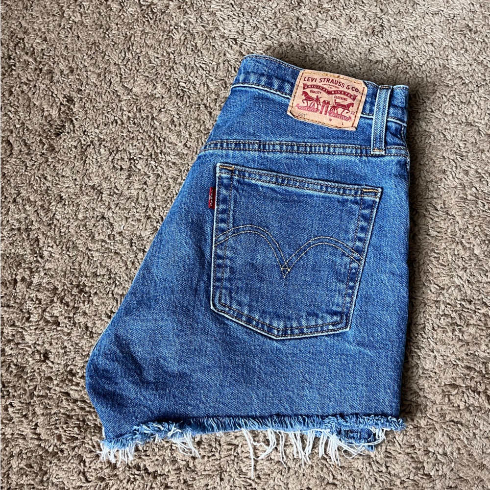 Levi’s 501 Shorts - Picture 7 of 9
